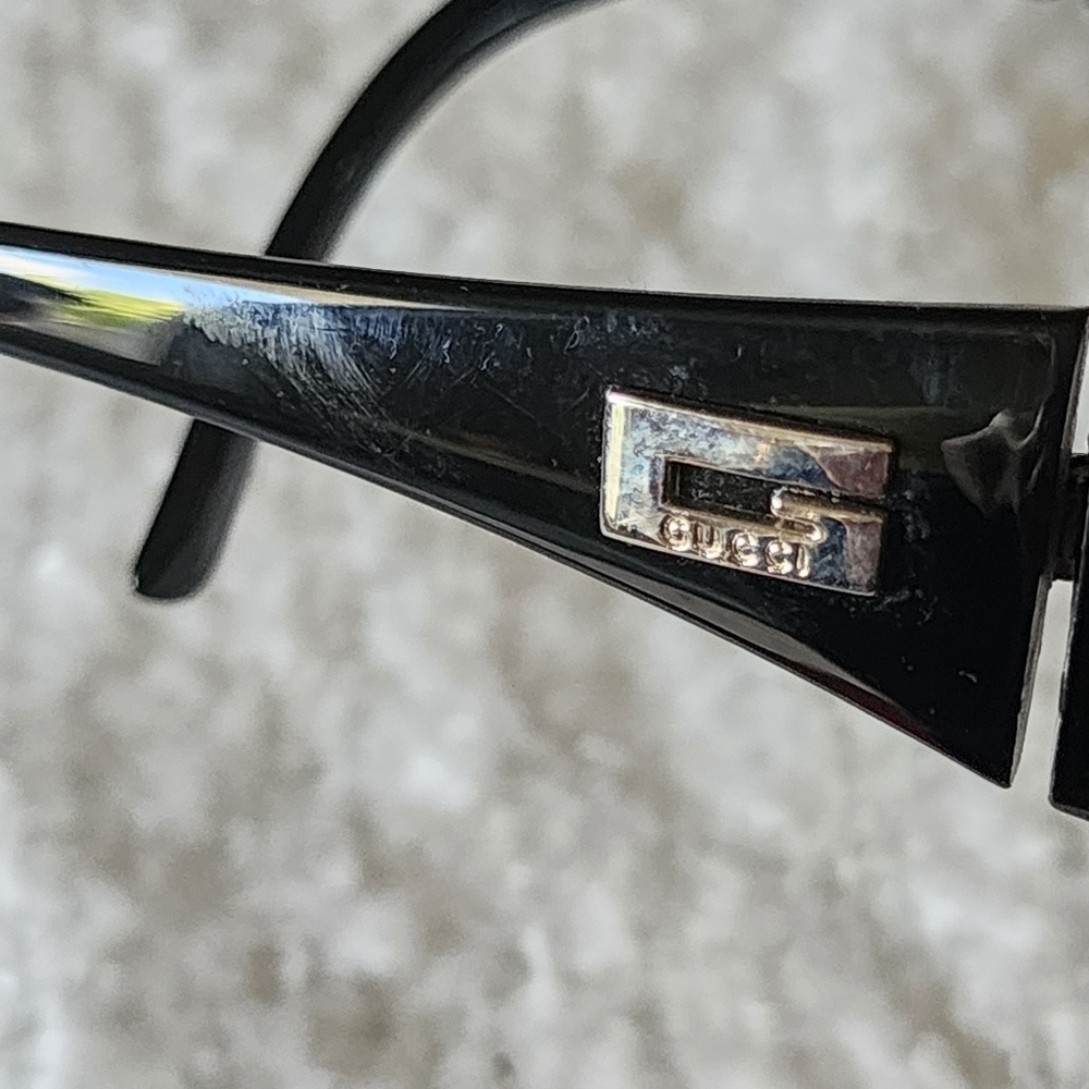Vintage 90s Gucci rectangular sunglasses color black with gold embellishment - Picture 2 of 9